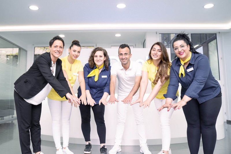 Team AllDent Stuttgart im Empfangsbereich