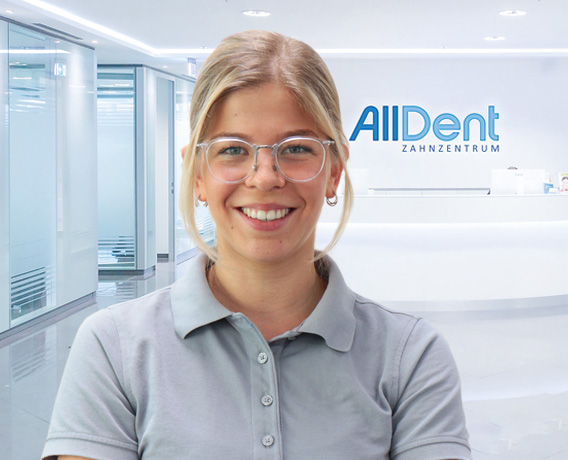 Portrait Zahntechnikerin Arbeitsvorbereitung